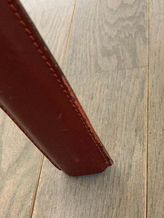 Image 1 of Roberto Barbieri Voor Zanotta - 4 Stoelen "Lea" In Bourgondië. Nieuwprijs momenteel ongeveer €1.237,79 per stoel.