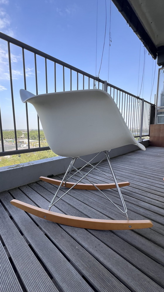 Image 1 of Vitra Eames Rar Schommelstoel