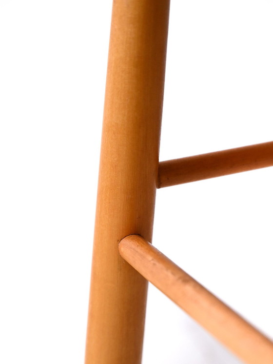 Image 1 of Retro Vintage Houten Krukje Met Donkerblauwe Kunstleren Zitting