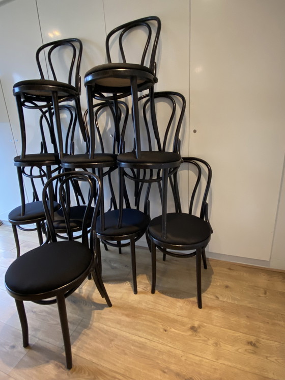 Image 1 of 10x Thonet stoelen met nieuwe zwarte stof