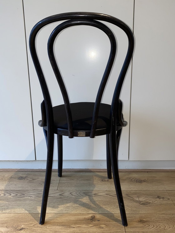 Image 1 of 10x Thonet stoelen met nieuwe zwarte stof