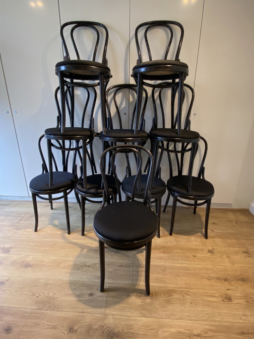 10x Thonet stoelen met nieuwe zwarte stof