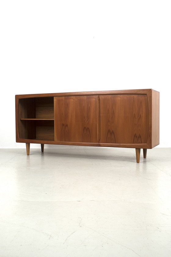 Image 1 of Dyrlund dressoir met schuifdeuren