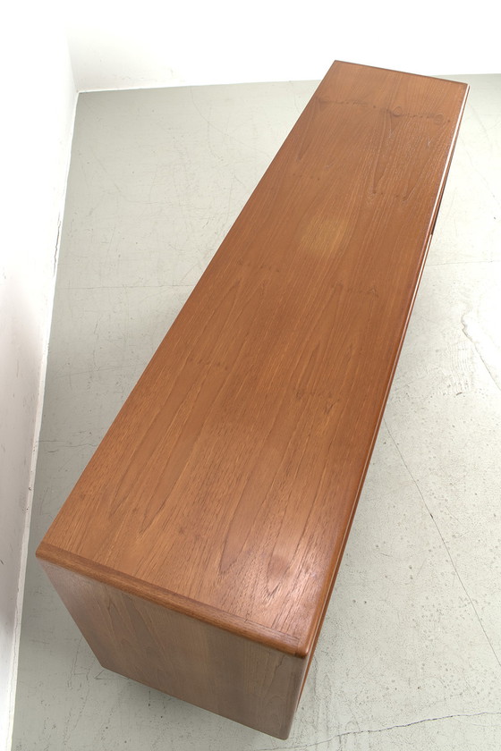 Image 1 of Dyrlund dressoir met schuifdeuren