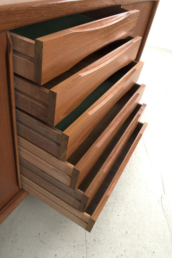 Image 1 of Dyrlund dressoir met schuifdeuren