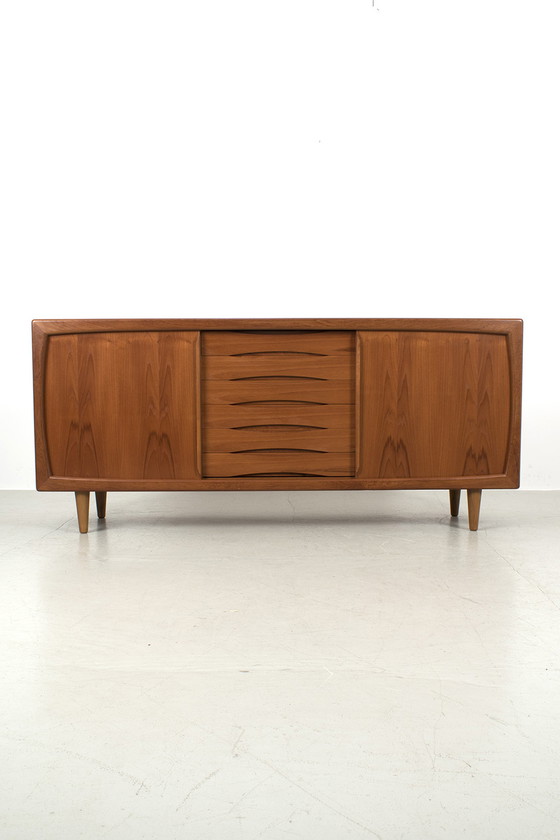 Image 1 of Dyrlund dressoir met schuifdeuren