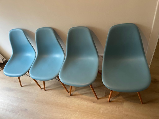 4X Vitra Eames Plastic Chair Turqoiuse En Hout