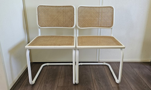 2 witte Cesca stoelen 