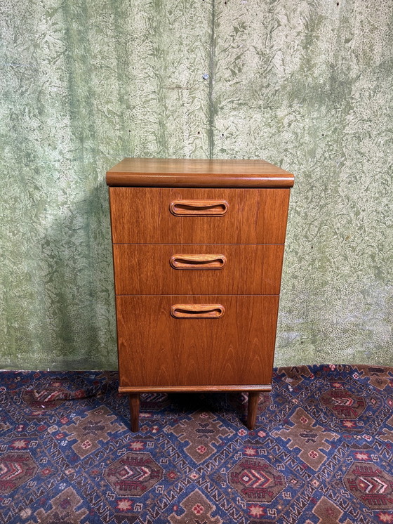 Image 1 of Mid century retro vintage teak kasten van Meredew 1960