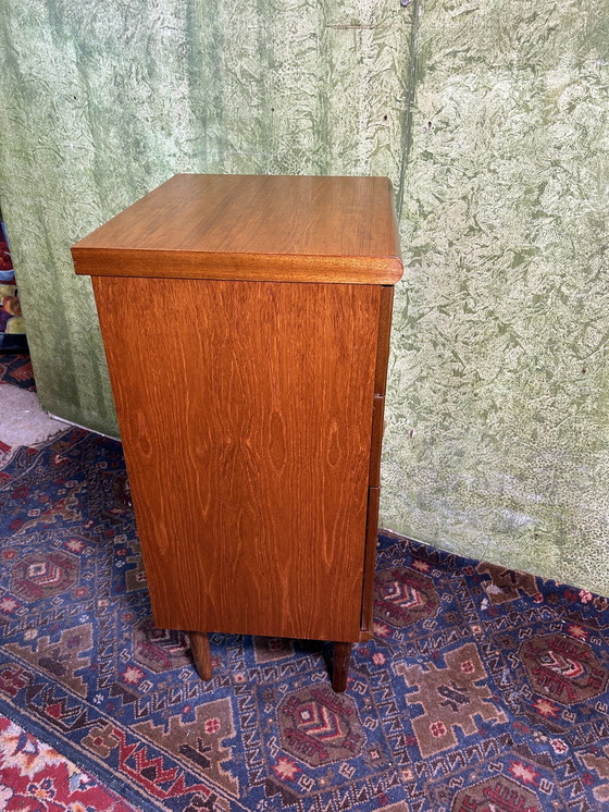 Image 1 of Mid century retro vintage teak kasten van Meredew 1960