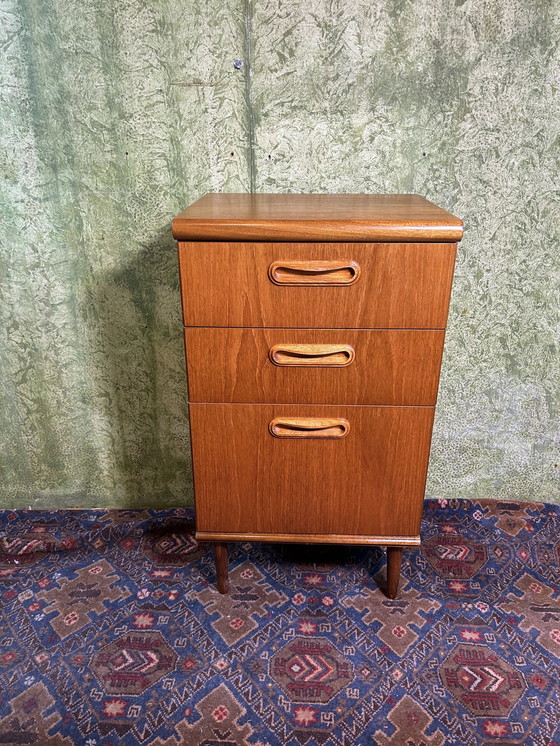 Image 1 of Mid century retro vintage teak kasten van Meredew 1960