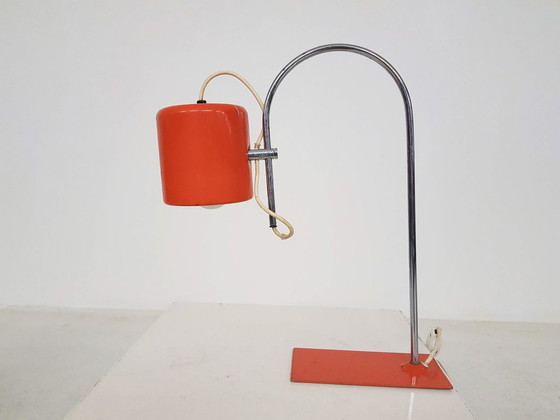 Image 1 of Mid-eeuwse oranje bureaulamp