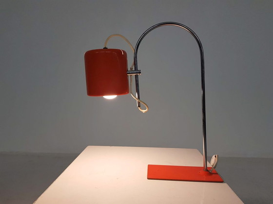 Image 1 of Mid-eeuwse oranje bureaulamp