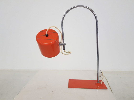 Image 1 of Mid-eeuwse oranje bureaulamp