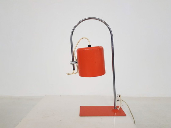 Image 1 of Mid-eeuwse oranje bureaulamp