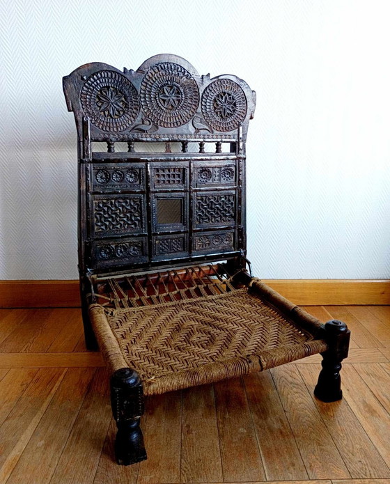 Image 1 of 2X traditionele lage stoelen, Indonesië