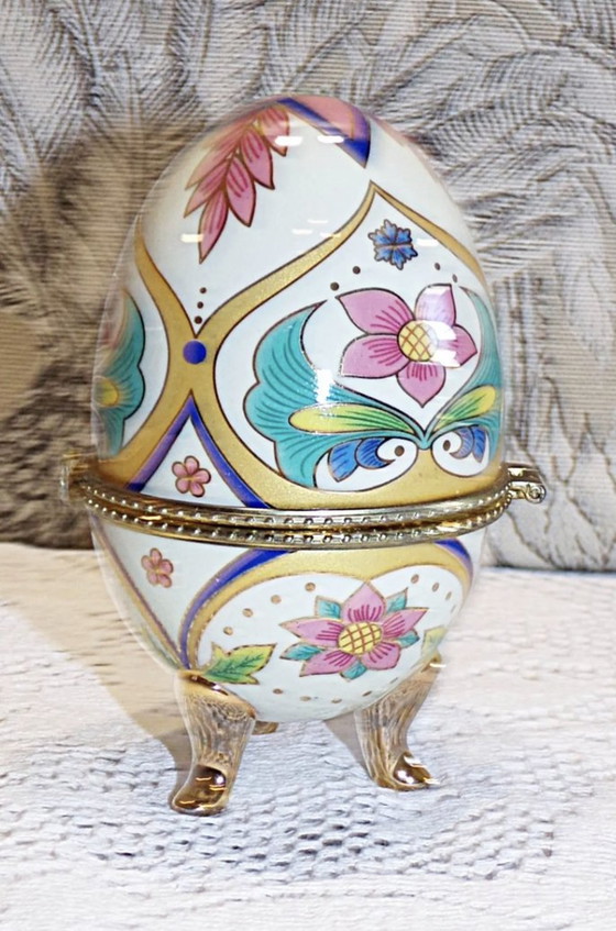 Image 1 of Fabergé stijl porseleinen ei op pootjes