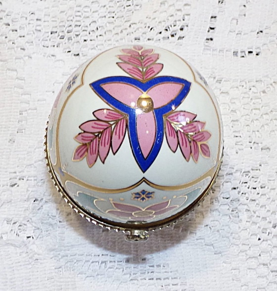 Image 1 of Fabergé stijl porseleinen ei op pootjes