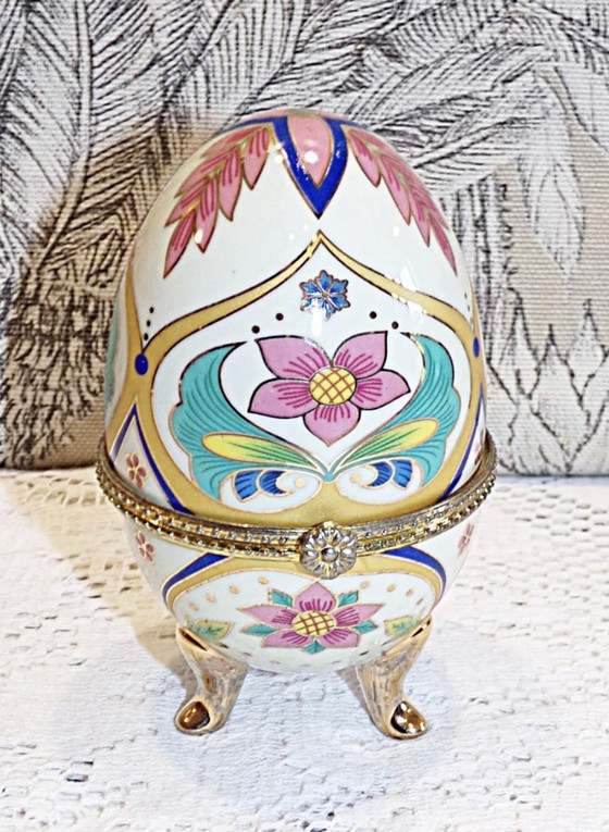 Image 1 of Fabergé stijl porseleinen ei op pootjes