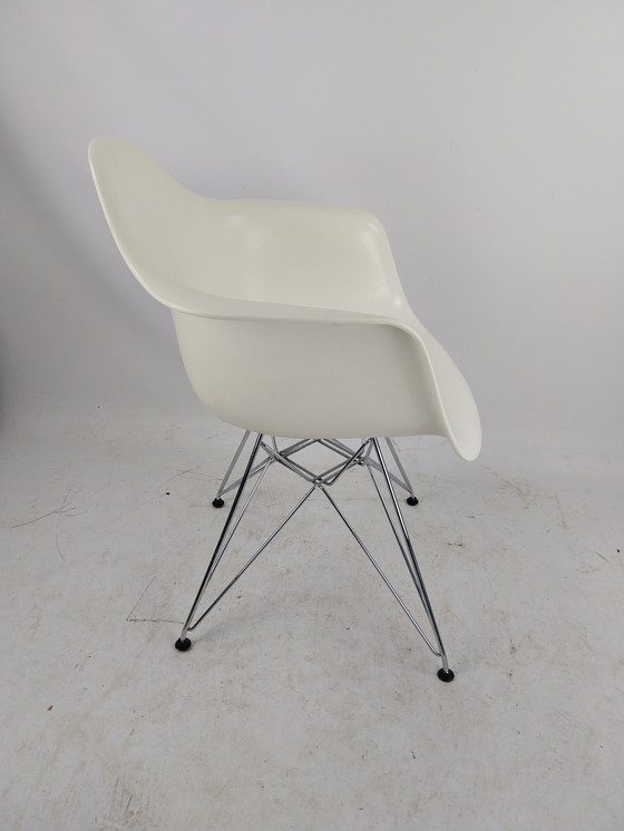 Image 1 of 3 x Vitra eames DAR stoel. Wit en chroom. 