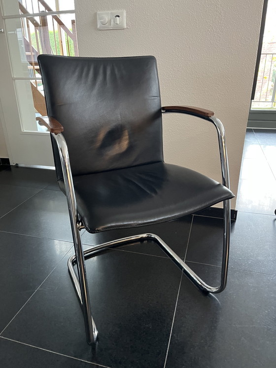 Image 1 of 6 Leolux Freyr Eetkamerstoelen Met Arco Essenza Tafel