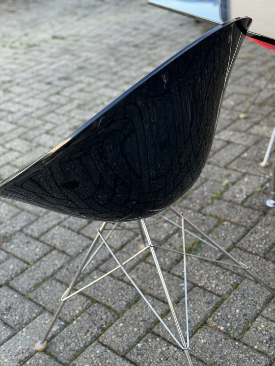 Image 1 of Kartell glanzende eettafel met 4 EROS eetkamerstoelen