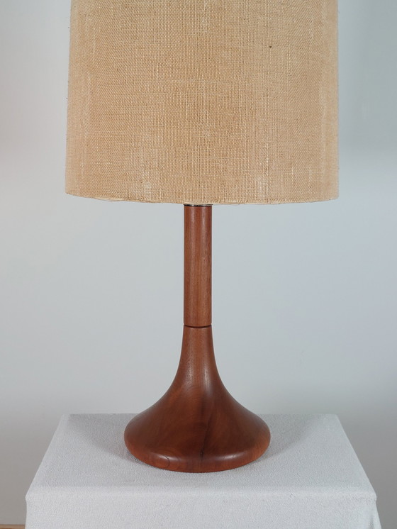 Image 1 of Grote Mid Century vintage teakhouten tafellamp