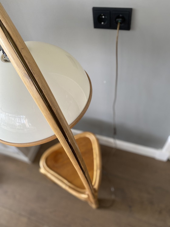 Image 1 of Vintage Manou rotan vloerlamp met tafeltje