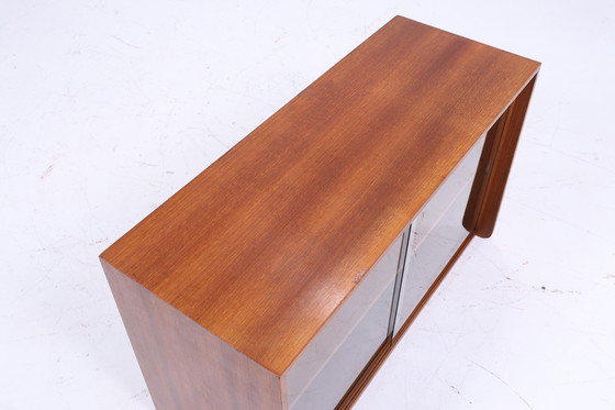 Image 1 of Donkere vintage glazen ladekast 60s Mid Century vitrinekast hal retro 70s hout bruin opslag