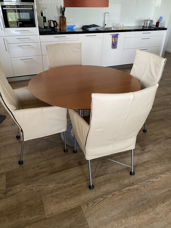 Image 1 of Leolux Tafel Met 4 Montis Leren Stoelen