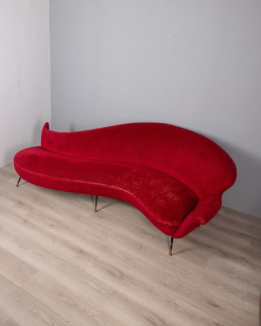 Grote 1950S Vintage Gebogen Sofa In Rood Fluweel Italiaans Ontwerp