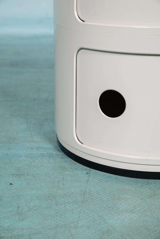 Image 1 of Space age Kartell nachtkastjes 70s, vintage storage tower