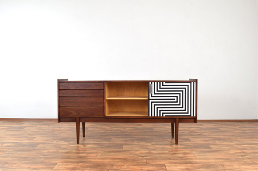 Mid Century Op-Art Handbeschilderd Walnoten Dressoir Van Bytomskie Fabryki Mebli, 1960S.