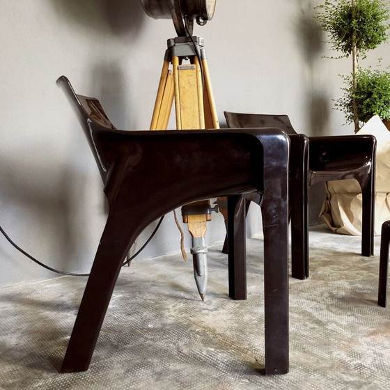 Image 1 of Set van 4 vintage Gaudi fauteuils en Demetrio koffietafels door Vico Magistretti voor Artemide, 1974