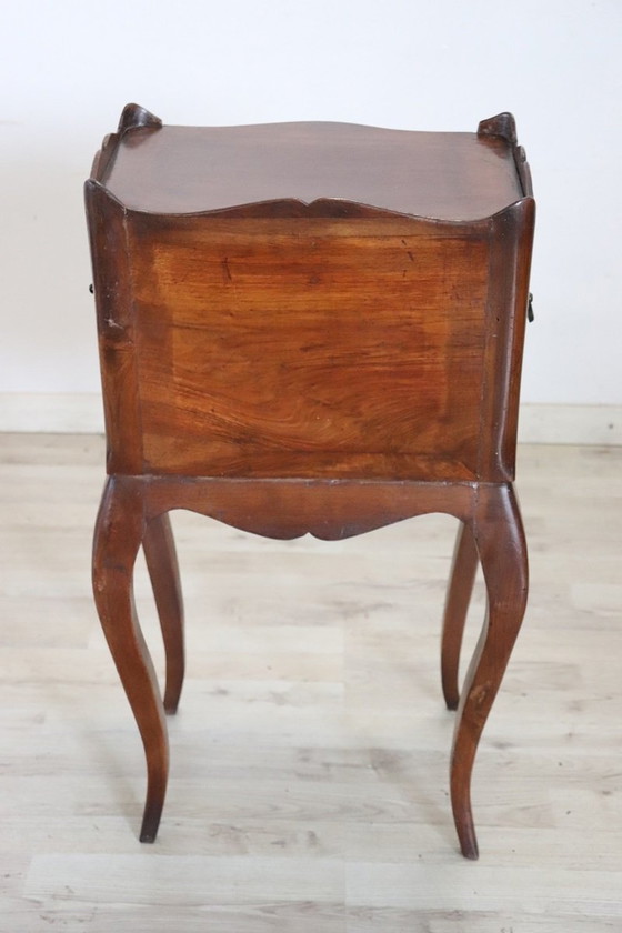 Image 1 of Antiek enkel houten nachtkastje