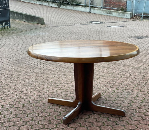 Deense walnoten eettafel uit de jaren 60