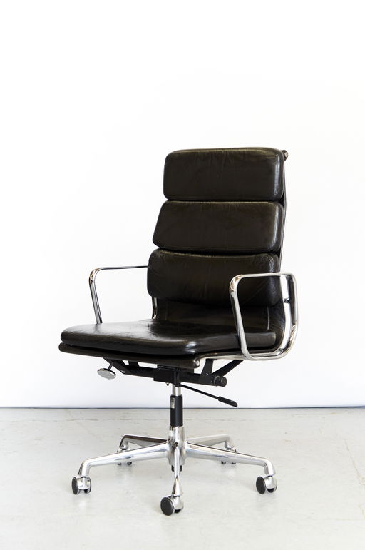 Charles & Ray Eames Softpad Executive Stoel Ea219 Voor Vitra