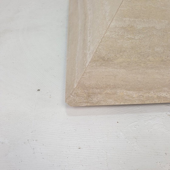 Image 1 of Italiaanse travertijnen piramide salontafel, jaren 1980