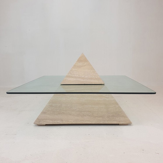 Image 1 of Italiaanse travertijnen piramide salontafel, jaren 1980