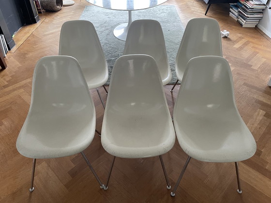 Image 1 of 6x Herman Miller Fyberglas Eames Kuipstoelen