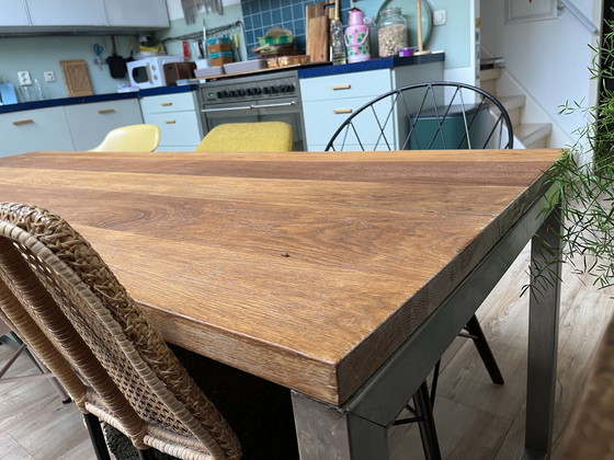 Image 1 of Vintage Eiken Tafel Met Rvs Onderstel