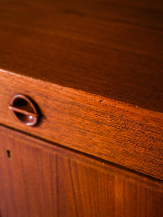 Image 1 of Scandinavisch dressoir met vleugeldeuren