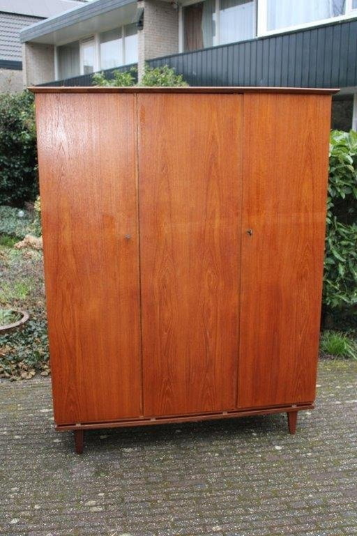 Vintage (Jaren 50-60) Houten Kledingkast Met Hang- En Legdeelte