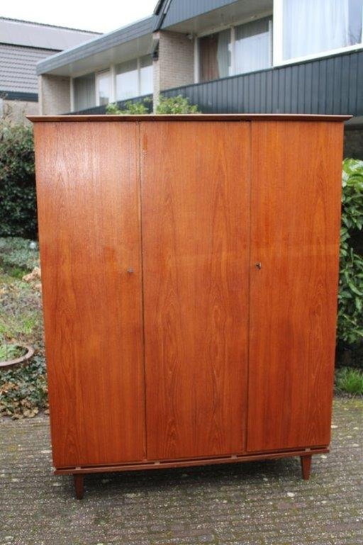 Vintage (Jaren 50-60) Houten Kledingkast Met Hang- En Legdeelte