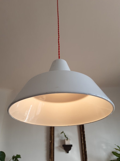 Geëmailleerde rol hanglamp van Louis Poulsen, 1960