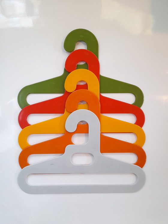 Image 1 of 5 Space Age Vintage 70S Plastic Kleerhangers