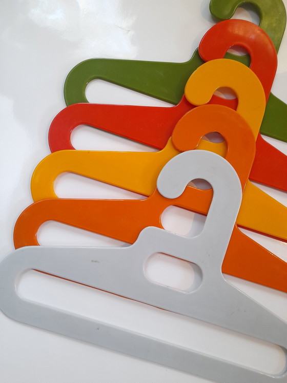 Image 1 of 5 Space Age Vintage 70S Plastic Kleerhangers