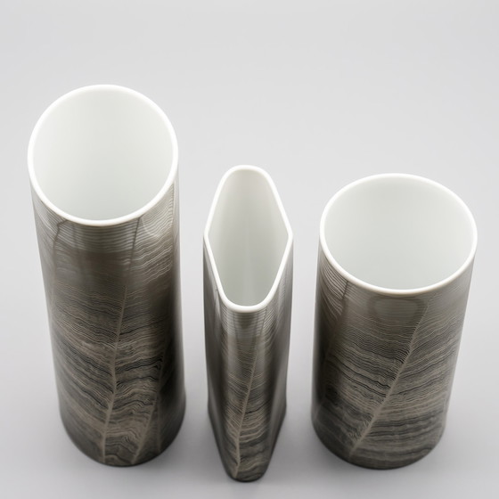 Image 1 of Zeldzame Alain Le Foll × Rosenthal "Chiffon" porseleinen vaas trio *Jubileumeditie*