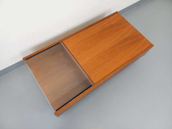 Image 1 of Vintage modernistische rechthoekige salontafel met teakhout en glazen nissen uit de jaren 60 en 70