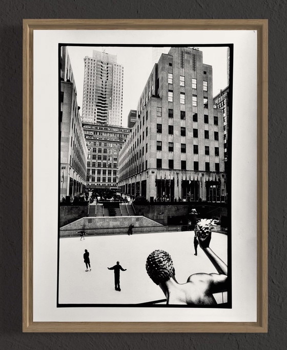 Image 1 of Michel Pinel 1949-2022 Schitterende foto van New York in de winter met schaatsers